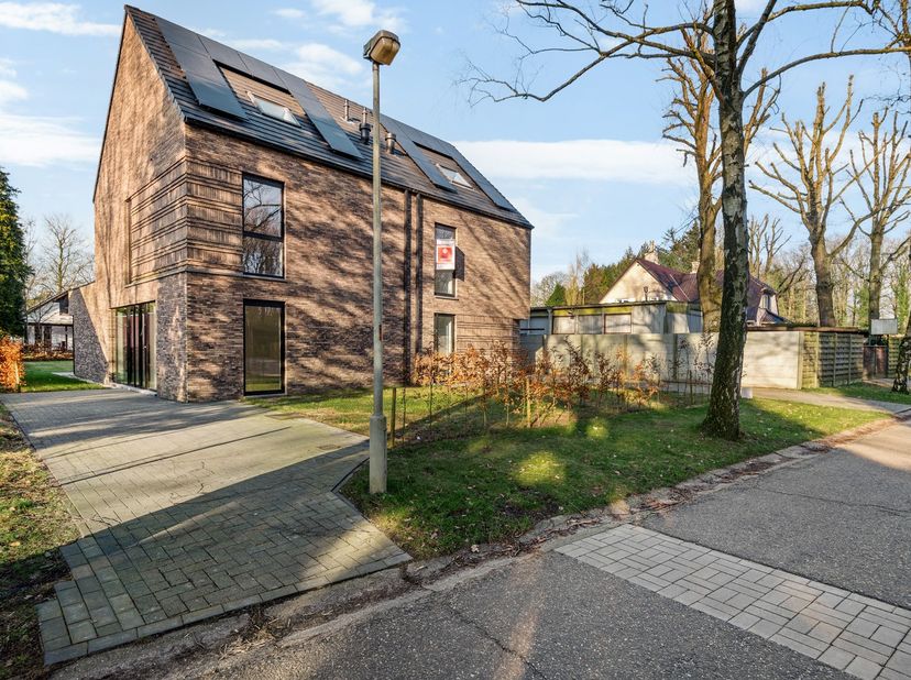 Halfopen nieuwbouwwoning met 4 à 5 SLPKS en grote tuin in Kapellen!&lt;br /&gt;
&lt;br /&gt;
Deze prachtige BEN-woning is rustig doch centraal gelegen in Kapellen