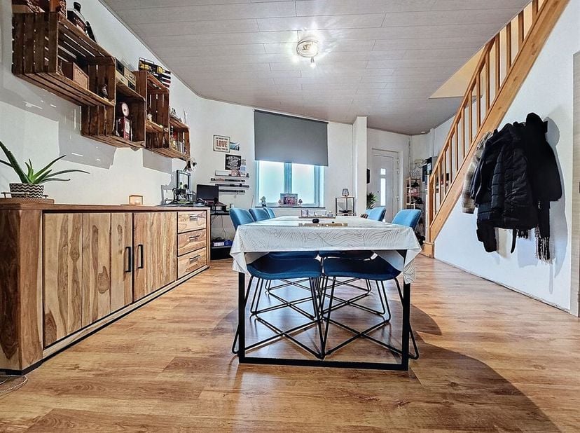 SOUS OPTION - PLUS DE VISITE - Prix: Offre à partir de 150.000 euros, frais d&#039;agence non inclus et à charge de l&#039;acquéreur.&lt;br /&gt;
Chouette maison habi