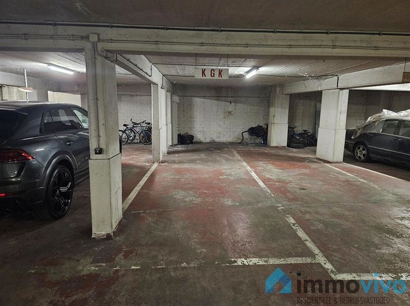 Algemeen:&lt;br /&gt;
Op een toplocatie aan de Diamantwijk en vlakbij het Centraal Station stellen we een ruime overdekte dubbele staanplaats te koop. &lt;br /