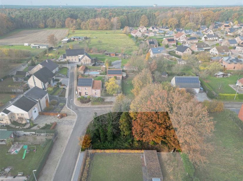 Knappe bouwgrond van 5a 25ca voor halfopen bebouwing op centrale, rustige locatie te Zutendaal&lt;br /&gt;
Omgeving&lt;br /&gt;
+ Gelegen net buiten het centrum v