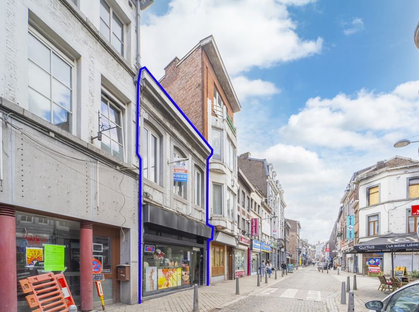 L&#039;agence SKYIMMO vous propose ce magnifique immeuble de rapport située en plein centre de la ville Liege. Celui-ci est composée comme suit :&lt;br /&gt;
RDC