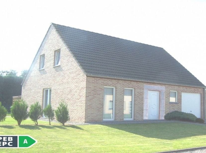 Nieuwbouw 4 gevel villa, bijna energieneutrale woning op een perceel bouwgrond van 13,82 are, nabij het Kasteel van Beervelde, op wandelafstand van he