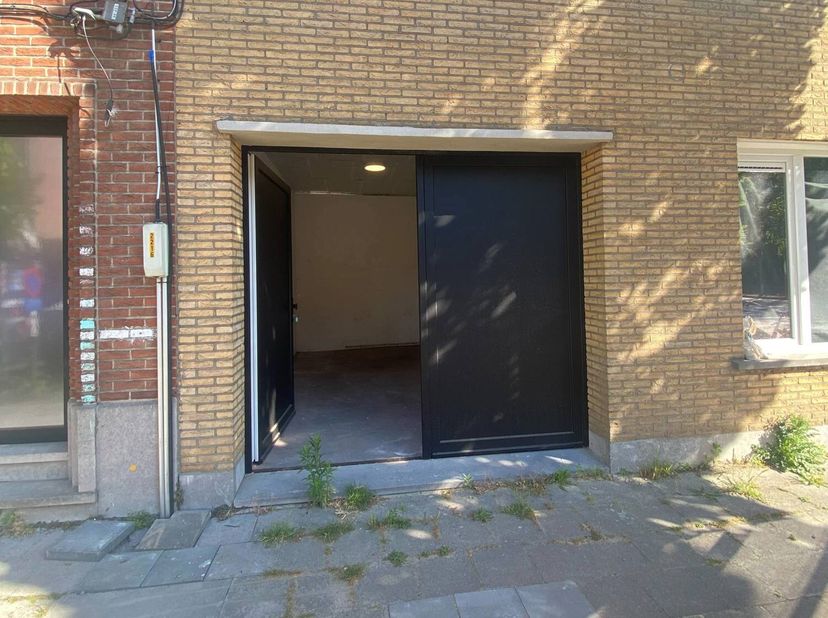 Intéressé(e) ? Demandez une visite via notre site web : https://vicusvastgoed.be/nl/te-huur&lt;br /&gt;
Allez sur la propriété concernée et cliquez sur Â de