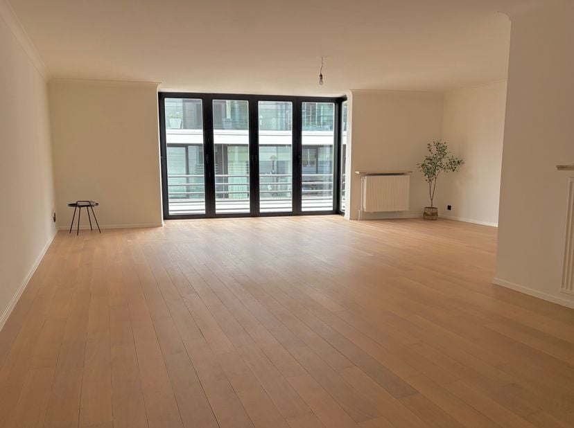 Stijlvol gerenoveerd appartment met 2 slaapkamers, zonnig terras op topligging nabij de Grote Markt.&lt;br /&gt;
&lt;br /&gt;
Ontdek dit ruim en licht appartement