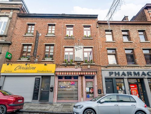                                         Bien commercial avec habitation à louer à Soignies, € 1.150
