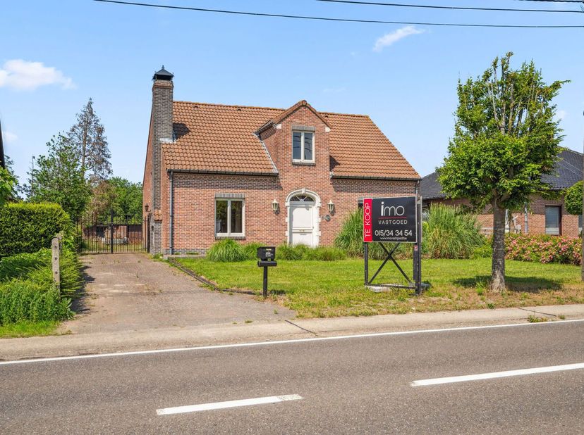 Deze ruime woning ligt dicht bij de Raambeekvallei en het centrum van Schriek, op slechts vijf minuten van het centrum van Keerbergen, en geniet van e