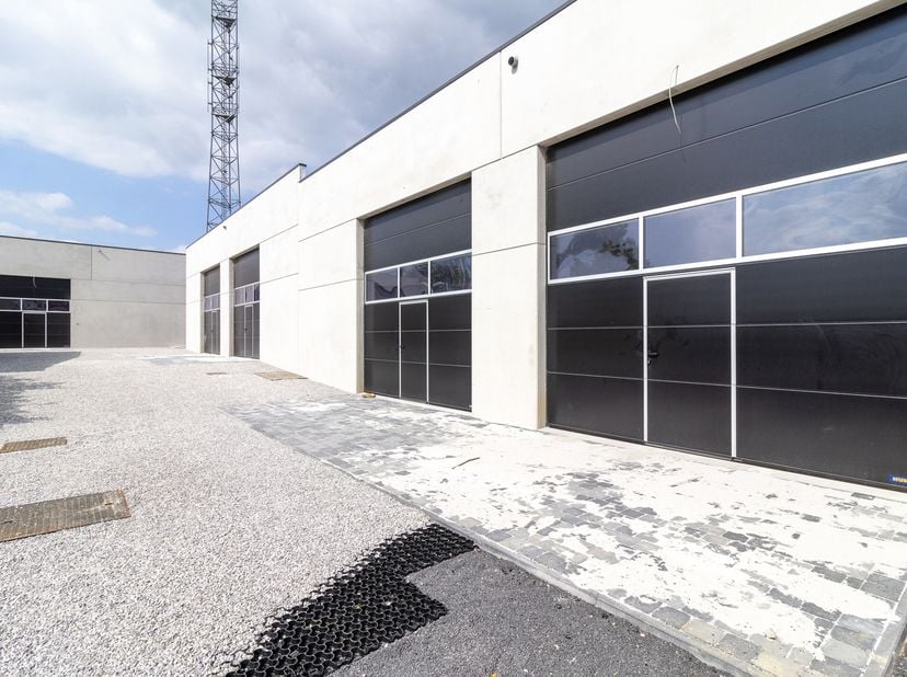 Plusieurs espaces disponibles à la location sur ce projet tout neuf.&lt;br /&gt;
Espace intérieur aménageable en fonction de l&#039;activité, en accord avec le p
