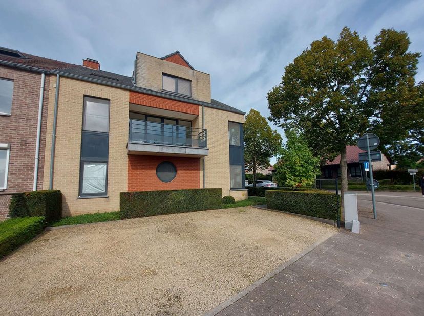 Prachtig Gelijkvloers Appartement in het Hart van Maasmechelen&lt;br /&gt;
Dit ruime gelijkvloers appartement is een opvallende verschijning in het centrum