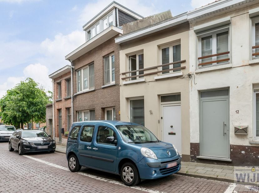 KORTE INLEIDING&lt;br /&gt;
In een klein straatje in hartje Lier ligt deze kleine maar fijne woning die kan dienen als instapwoning of als investeringspand.