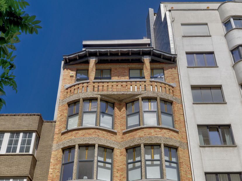 Dans le très beau quartier de la place Brugmann, magnifique duplex penthouse de +/- 227 m² + jolie terrasse au 5ème et dernier étage d&#039;une petite rési