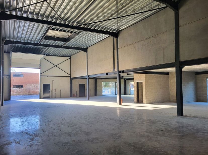 TE KOOP/HUUR - Zonhoven:&lt;br /&gt;
KMO-Unit 1 met conciërgewoning, in nieuwbouwproject De Berken, van in totaal 706m² gelegen op een geweldige locatie aan