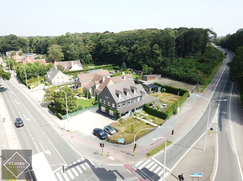Bien professionnel à vendre
                    à 8020 Oostkamp