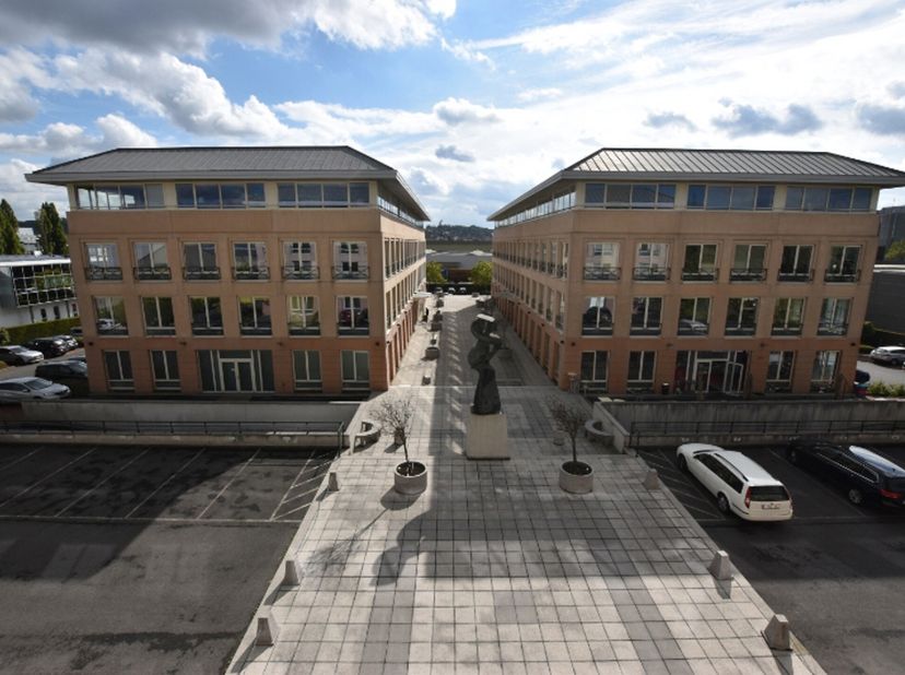 Ces bureaux entièrement rénovés sont situés dans un parc d&#039;affaires stratégiquement situé, idéal pour les entreprises à la recherche d&#039;un espace de tr