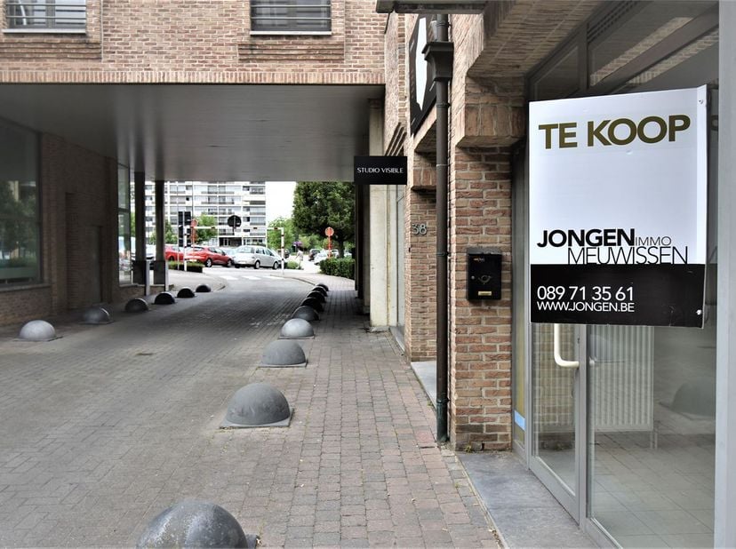 Goed gelegen handelsruimte in het centrum van Lanaken,&lt;br /&gt;
met een oppervlakte van 72m² , keuken en wc.&lt;br /&gt;
&lt;br /&gt;
De ruimte kan ingevuld worden a