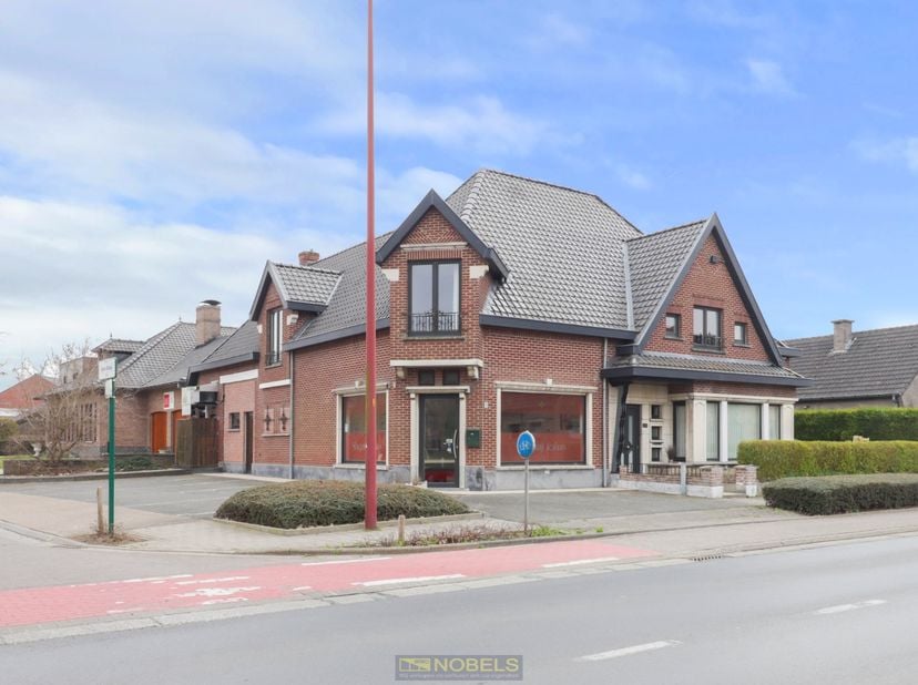 Bien professionnel à vendre
                    à 9820 Merelbeke