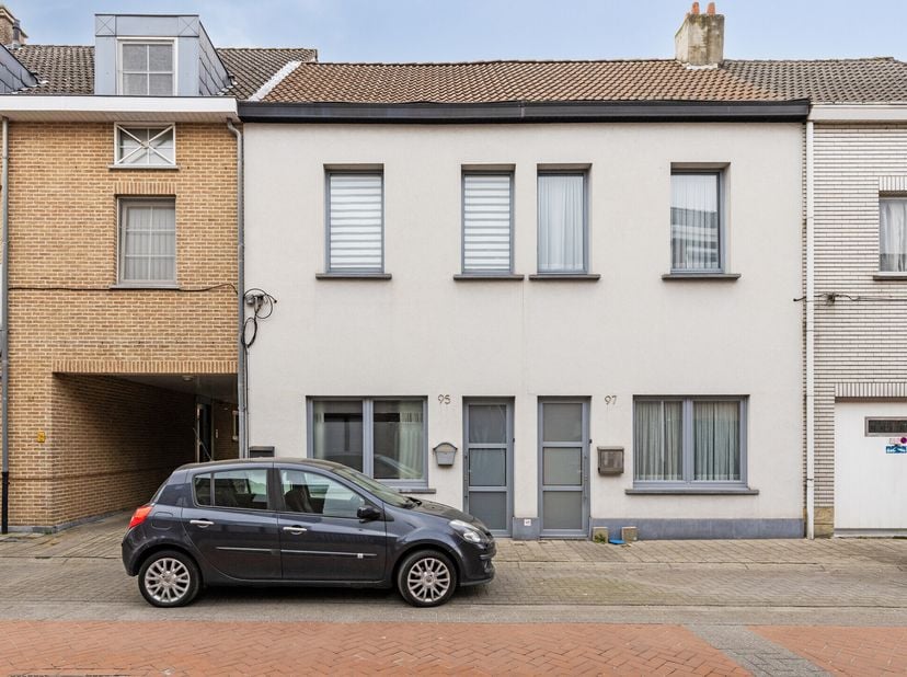 Te renoveren huis te koop in Kontich&lt;br /&gt;
indeling:&lt;br /&gt;
gelijkvloers:&lt;br /&gt;
- hal&lt;br /&gt;
- voorkamer (ca. 20m²)&lt;br /&gt;
- woonkamer&lt;br /&gt;
- keuken&lt;br