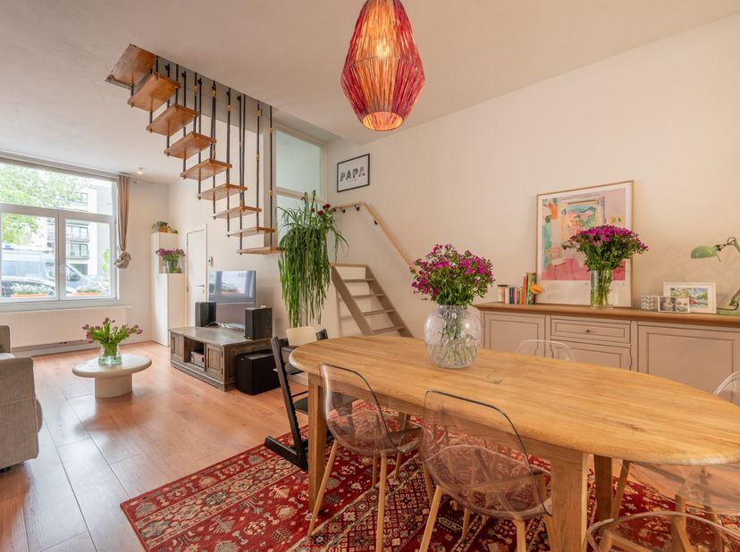 Droom je van wonen op een goede locatie aan de rand van Brugge? Dan is deze instapklare woning aan de idyllische Damse Vaart precies wat je zoekt!&lt;br