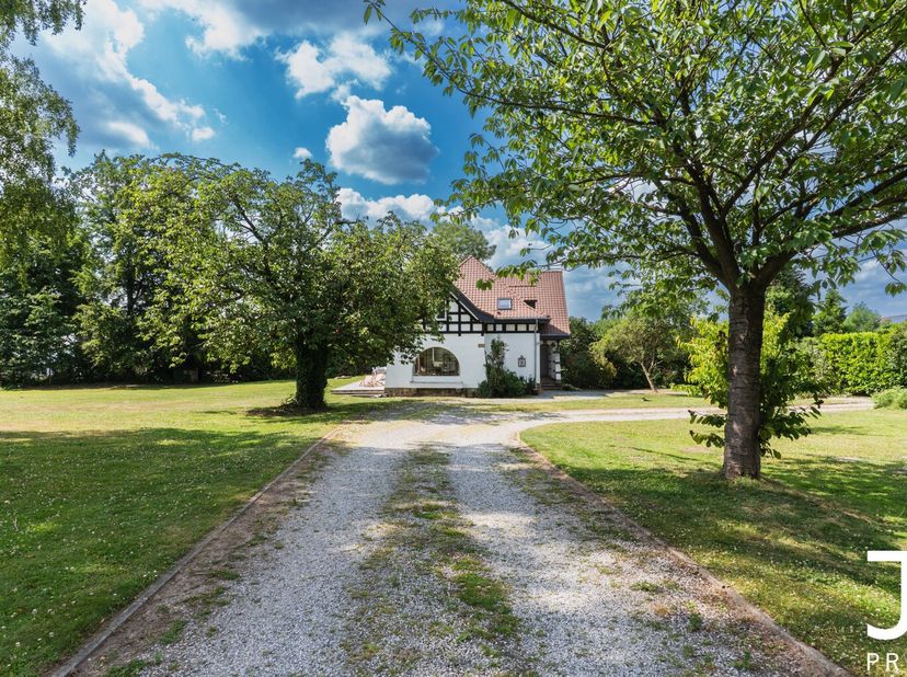 HÈZE - Dans un quartier résidentiel paisible et verdoyant de Grez-Doiceau, située au bout dune rue sans issue, J&amp;J Properties vous propose cette magni