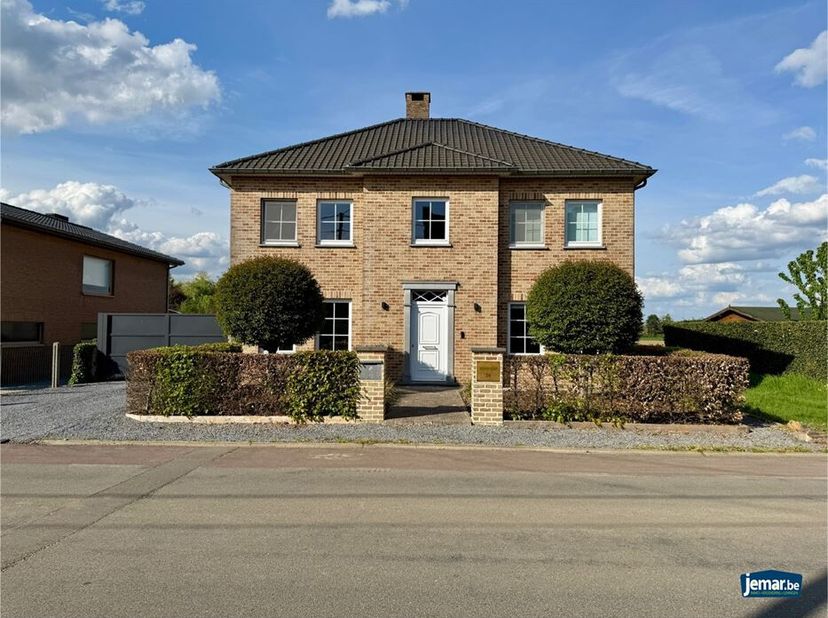 Karaktervolle woning met ruimte, charme en een royale tuin  Kempenstraat 24, Dilsen-Stokkem.&lt;br /&gt;
Op een centrale locatie in Dilsen-Stokkem, op wande