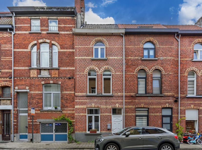 Instapklare stadswoning met 3 slaapkamers en 2 badkamers te Gent&lt;br /&gt;
Ligging&lt;br /&gt;
Deze instapklare woning is gunstig gelegen op fietsafstand van he