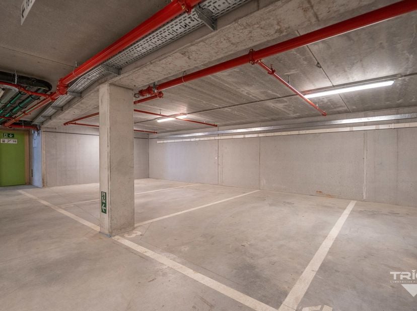 *** OPTION - DANS L&#039;ATTENTE DE LA SIGNATURE DU BAIL *** TRIOR Nivelles vous propose deux parkings couverts et sécurisés, idéalement situés à proximité