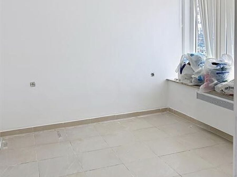 Dichtbij het stadscentrum, station Brussel-Zuid, Thalys en TGV en openbaar vervoer. Prachtig appartement van ±50m², 1e bewoning. Het bestaat uit een w