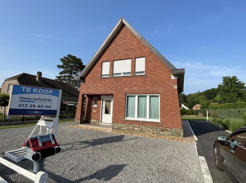 Rustig gelegen vrijstaande woning met veel potentieel.&lt;br /&gt;
Bent u op zoek naar een ruime woning met een grote tuin in een rustige omgeving?&lt;br /&gt;
De