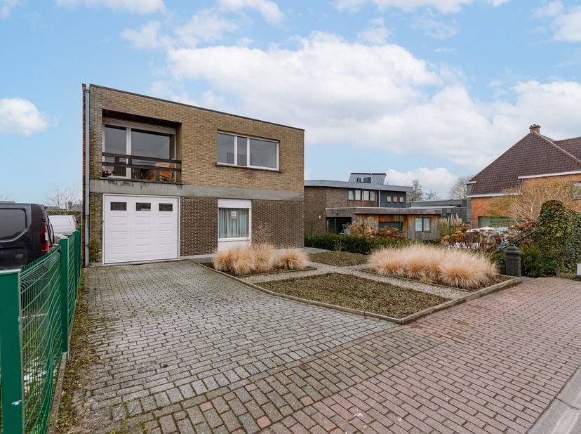 Ruime woning op 700m² te Lichtervelde&lt;br /&gt;
&lt;br /&gt;
Op zoek naar een ruime, vrijstaande woning met een rustige ligging en tal van mogelijkheden? Deze w