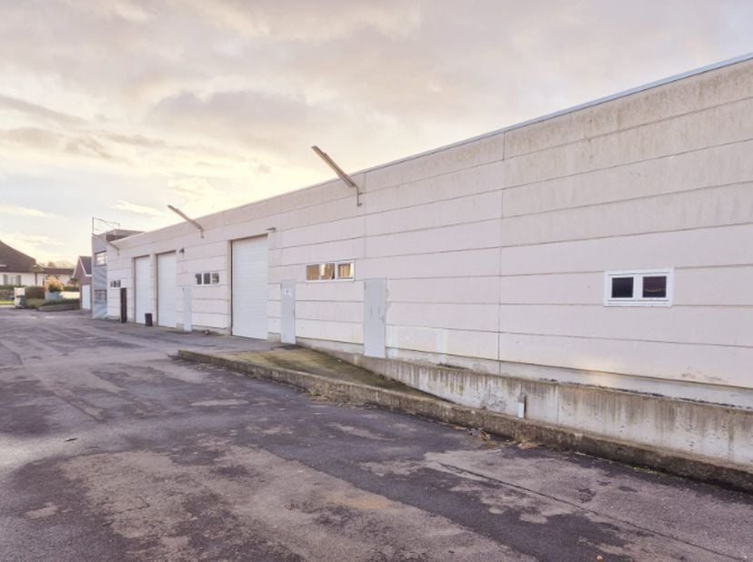 Bien professionnel à louer
                    à 8800 Roeselare
