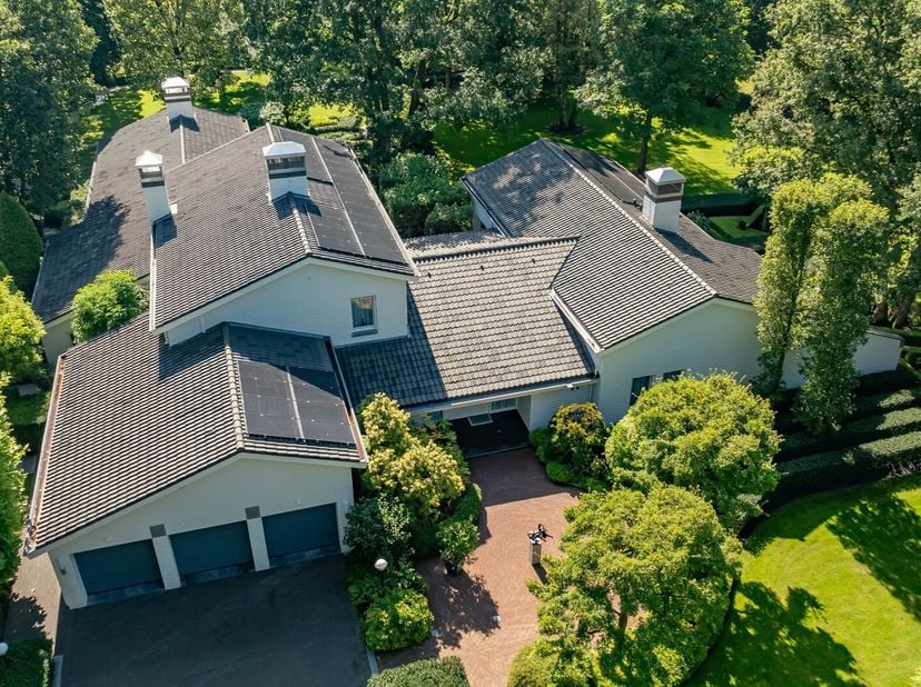 Schitterende gelegen villa met exclusieve parktuin op een unieke bosrijke toplocatie in de vermaarde villawijk &quot;Goudkust&quot; te Lanaken&lt;br /&gt;
Deze tijdlo