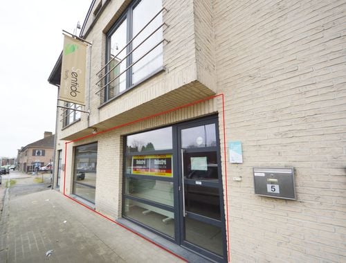                                         Rez-de-chaussée commercial à louer à Ninove, € 950
