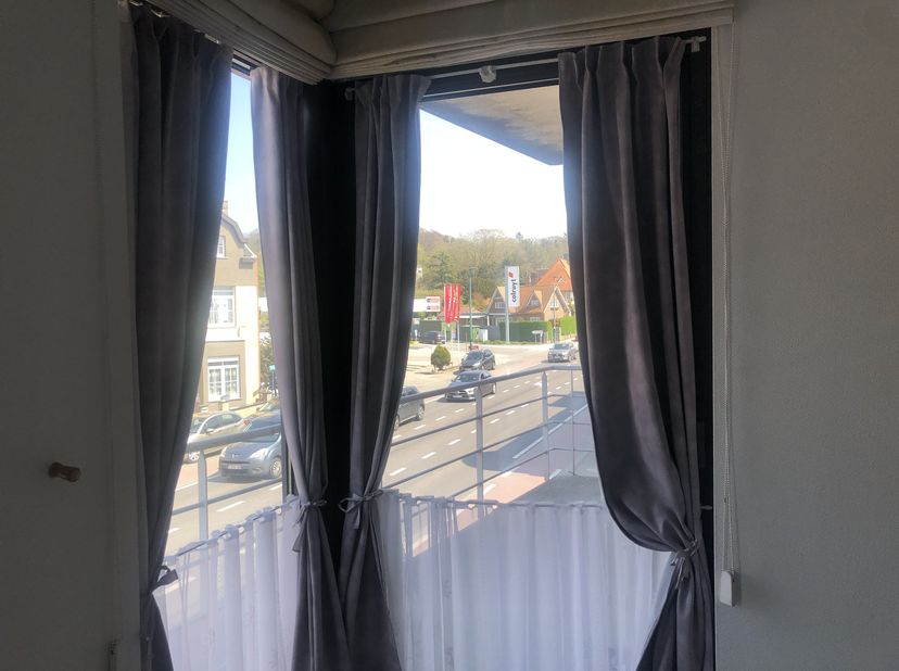 Dit is een prachtig appartement, met gunstige ligging nabij het centrum van de stad Leuven. Het station, de winkels en scholen, bakkers zijn allemaal
