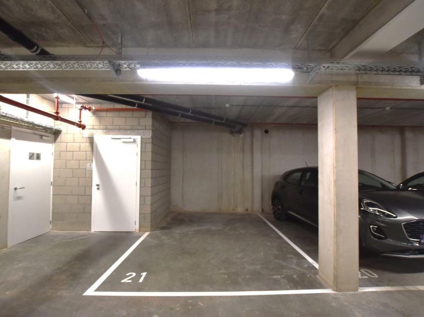Garage à vendre
                    à 2400 Mol