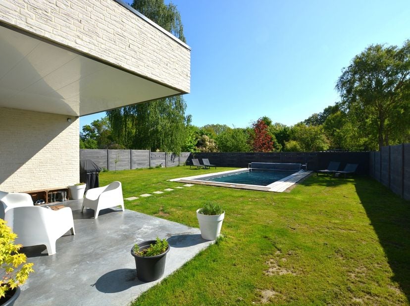 Op een uiterst rustige locatie te Hulshout vinden we deze prachtige, energiezuinige villawoning met modern karakter.&lt;br /&gt;
&lt;br /&gt;
De woning is gelegen
