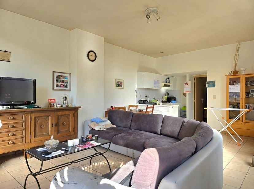 INVESTERINGSEIGENDOM TE KOOP OP SUPER-LOCATIE !&lt;br /&gt;
Ontdek deze interessante opbrengsteigendom bestaande uit 2 appartementen zijnde een gelijkvloers