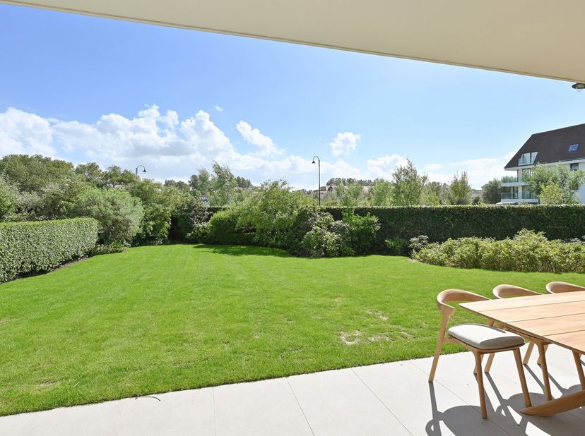 Rez de jardin avec jardin ensoleillé dans une résidence de villas dans le Zoute, près du Wandeldijk et du Zwin.&lt;br /&gt;
Composition: hall d&#039;entrée avec