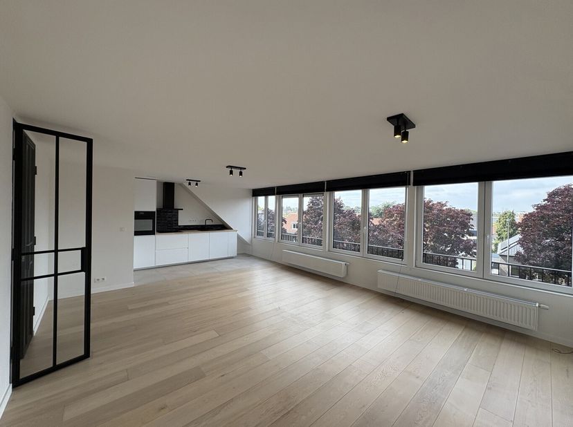 Appartement à louer
                    à 8200 Sint-Andries