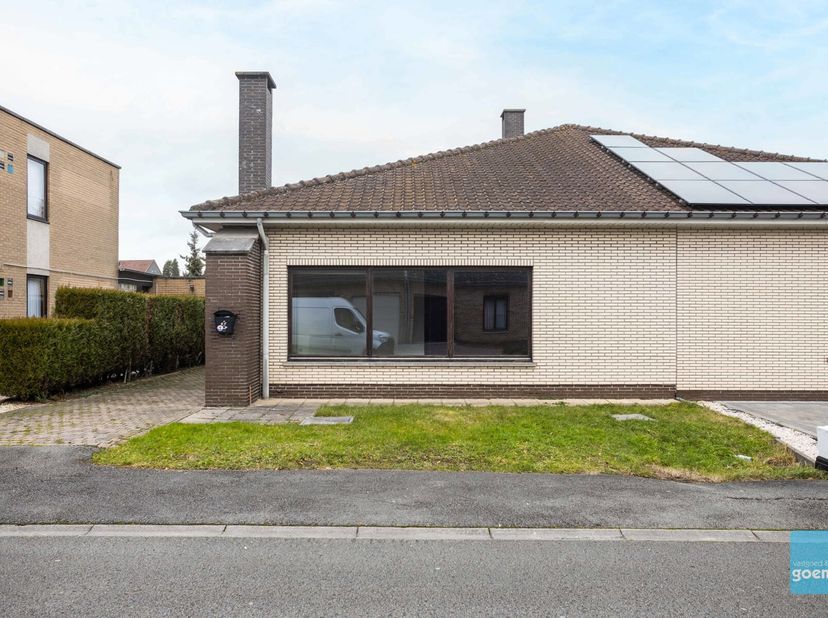 Te koop in Denderhoutem - woning half open bebouwing.&lt;br /&gt;
Deze woning is heeft een geïsoleerd dak, dubbele beglazing en centrale verwarming. Instapk