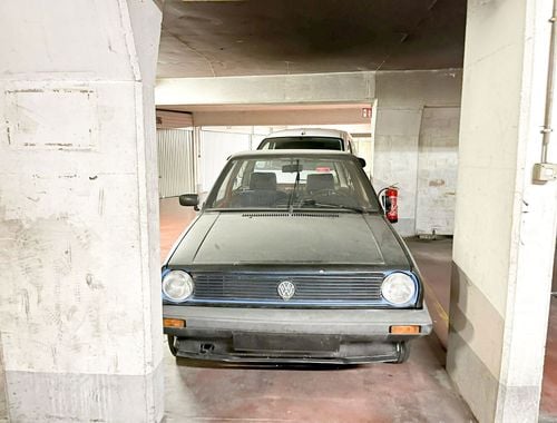                                         Garage en sous-sol à louer à Bruxelles, € 90
