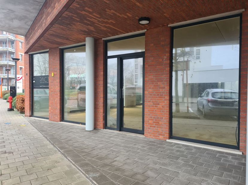 Prachtig en ruim Casco+ commerciële ruimte op toplocatie in Turnhout &lt;br /&gt;
Ligging: De ideale locatie voor het starten van een zaak. Deze commerciële