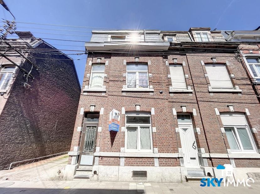 L&#039;agence SKYIMMO vous propose cette belle maison d&#039;une superficie habitable de 175 m² à Seraing qui est composée comme suit :&lt;br /&gt;
AU RDC : Hall d&#039;en