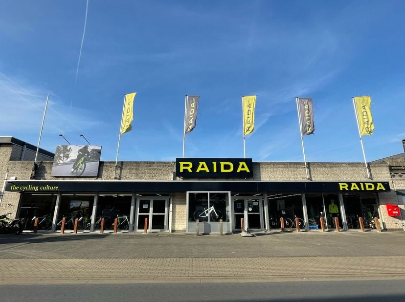 Disposition:&lt;br /&gt;
- espace commercial: env. 720 m²&lt;br /&gt;
- espace de rangement d&#039;environ 90 m²&lt;br /&gt;
- bureau d&#039;environ 8 m²&lt;br /&gt;
N&#039;hésitez pas à no