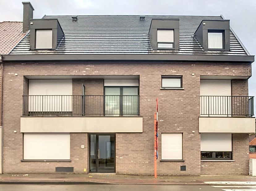 Dit gezellig 1 slaapkamer appartement is op zoek naar nieuwe bewoners. Ben jij op zoek naar een appartement op wandelafstand van Waregem en nabij inva
