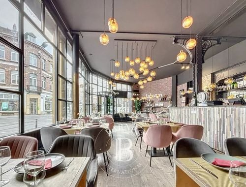                                         Bâtiment commercial à vendre à Uccle, € 895.000
