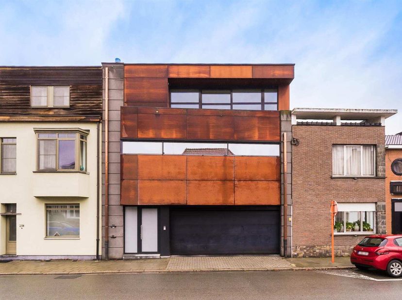 Knap architecturaal gebouw op toplocatie aan het Vrijbroekpark, op fietsafstand van hartje Mechelen en vlakbij E19 Bxl-Apen.&lt;br /&gt;
Inpandige garage vo