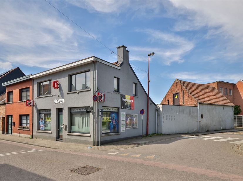 Bent u op zoek naar een interessant handelspand om uw eigen zaak uit te bouwen? Zoekt u een commerciële ruimte in het centrum van Lint?&lt;br /&gt;
In het c