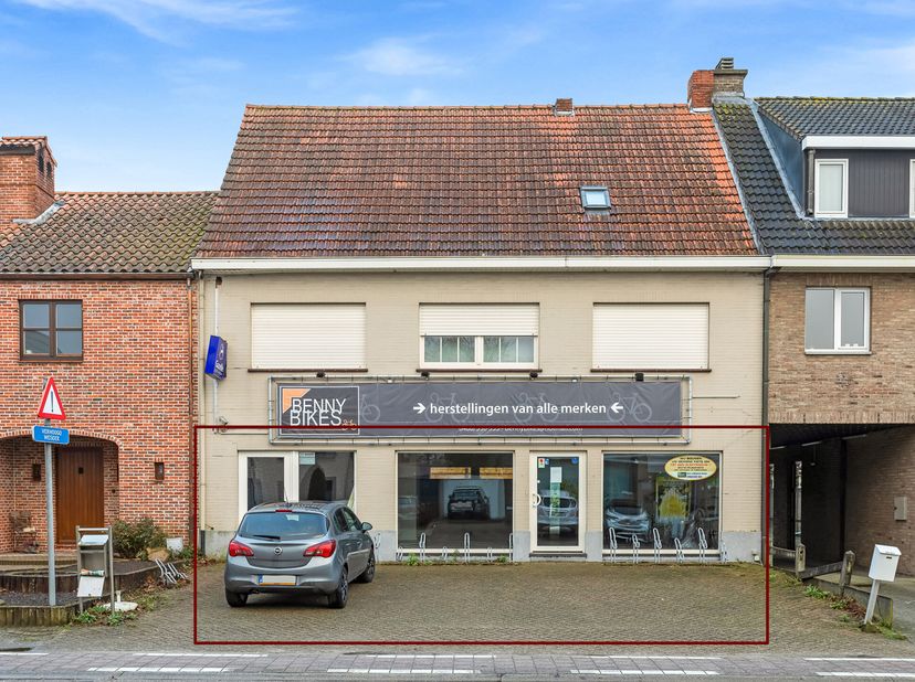 Dit handelspand is gelegen in het centrum van Witgoor-Dessel en vlot bereikbaar vanuit de buurgemeenten Dessel, Retie en Mol.&lt;br /&gt;
In het verleden wa