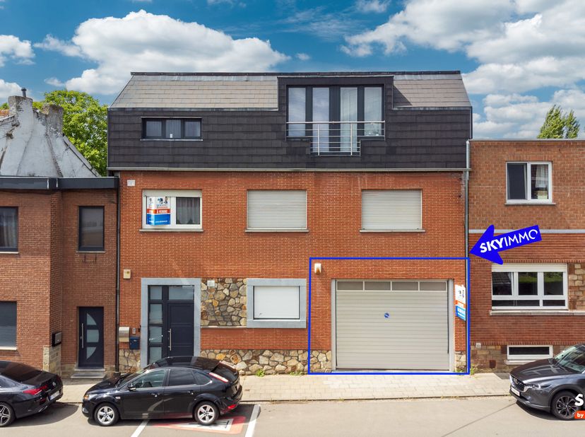 SKYIMMO vous propose cet entrepôt polyvalent de 132 m² situé à Montegnée, sur une parcelle bien agencée, offrant de nombreuses possibilités dexploitat