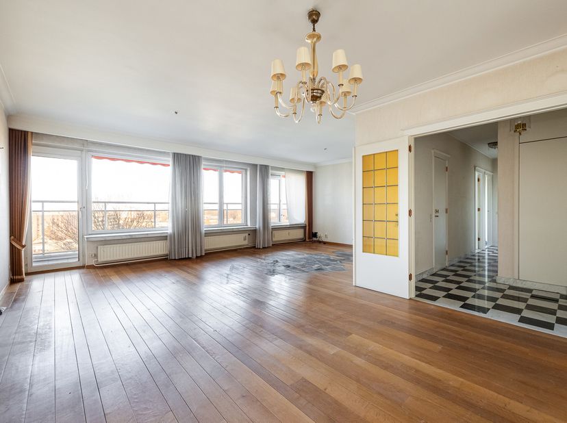 Te renoveren 3 SLK-appartement met ruim terras en uniek uitzicht&lt;br /&gt;
Dit appartement op de 8ste verdieping biedt een uitstekende basis voor wie een