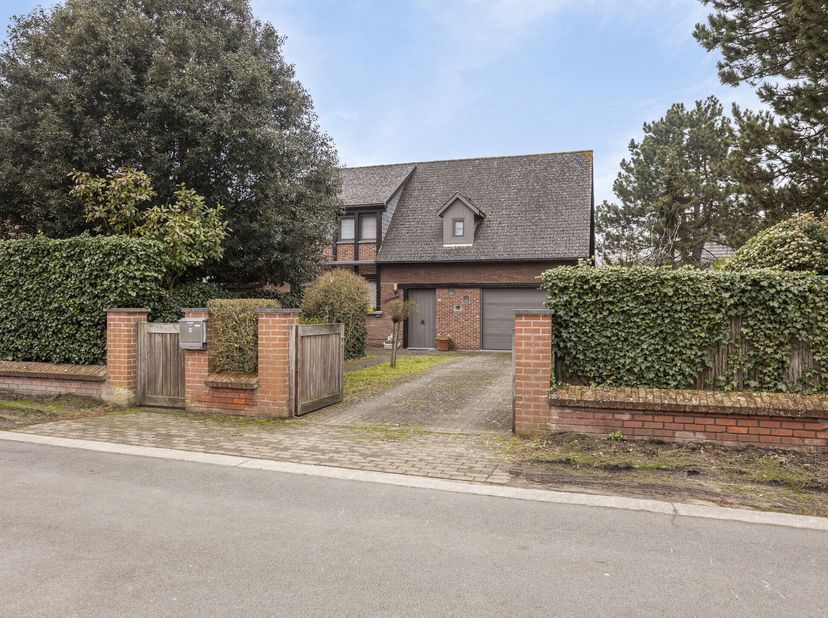 Ontdek jouw ideale woning tijdens de Nationale Vastgoedweek! Plan een bezoek tussen 21/04 en 26/04.&lt;br /&gt;
Op een grondoppervlakte van 565 m² vinden we